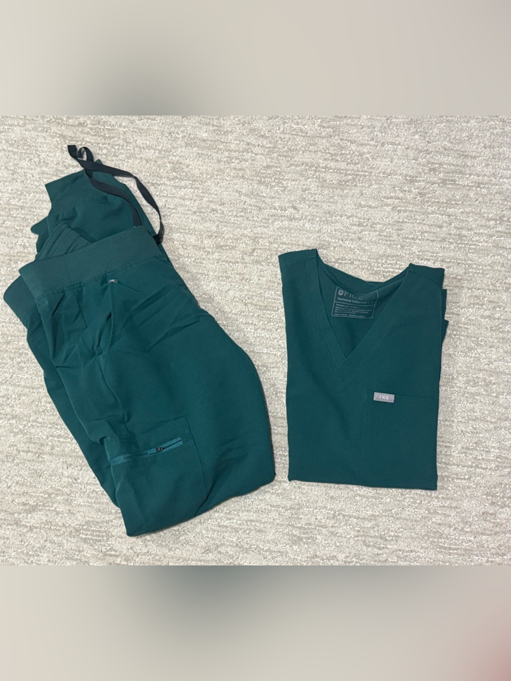 FIGS Teal V-Neck Scrub Top and Pants Set